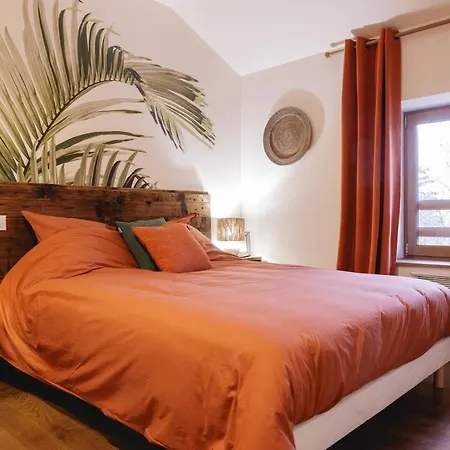 Hebergement 6 A 8 Couchages بيت للعطل Peronnas