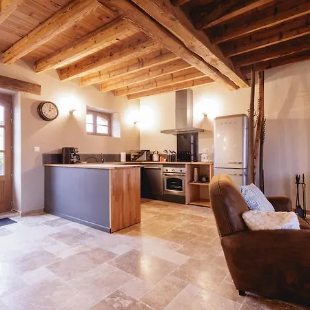 Hebergement 6 A 8 Couchages *
